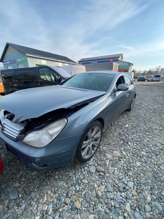 Dezembram Mercedes CLS 320 2008