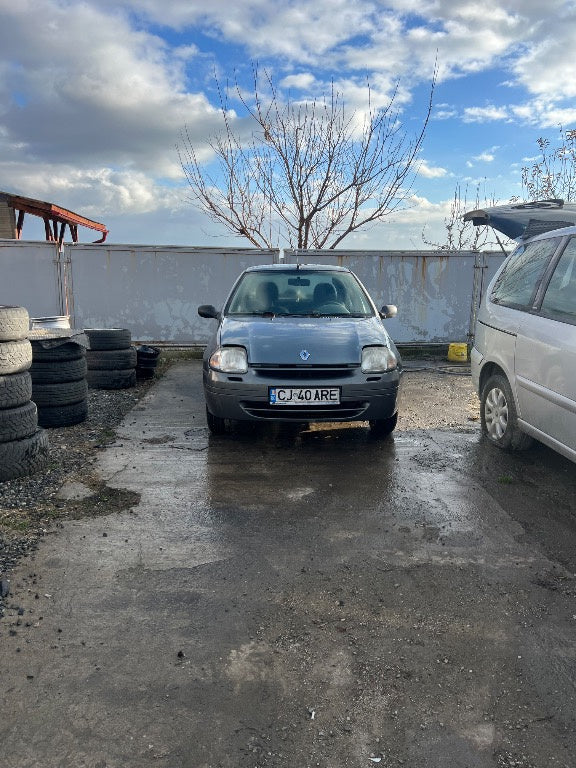 Dezmembrări Renault Clio 1,4 benzină anul 2003