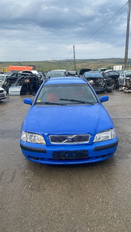 Dezmembrări Volvo v40 1,9 diesel anul 2001 tip motor d4192T3
