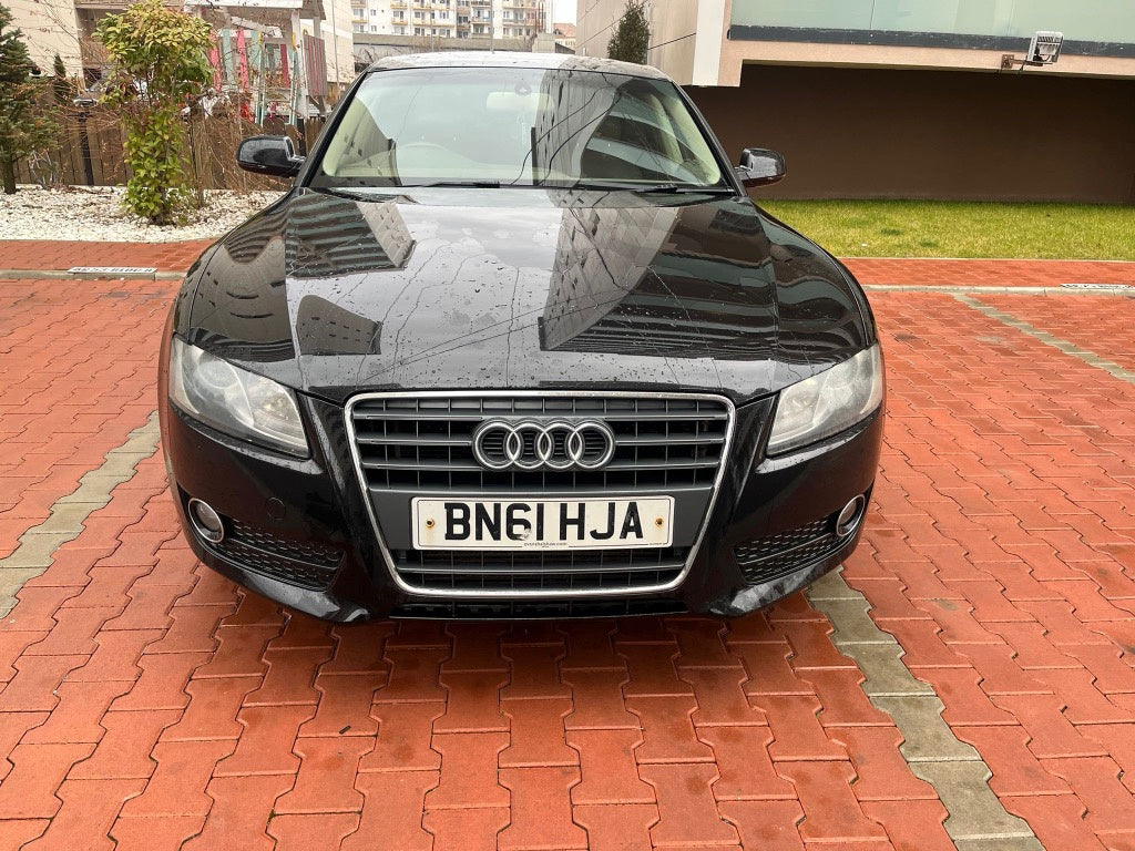 Dezmembram Audi a5 sportback 2.0 TDI cod CAGA cutie manuală an 2011