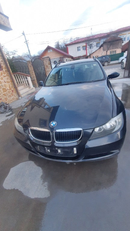 Dezmembram BMW 320 e91 An fabr 2008 N47d30A manuala
