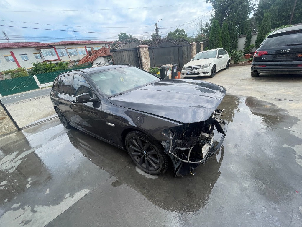 Dezmembram BMW F11 530 xd 258 cp 2012