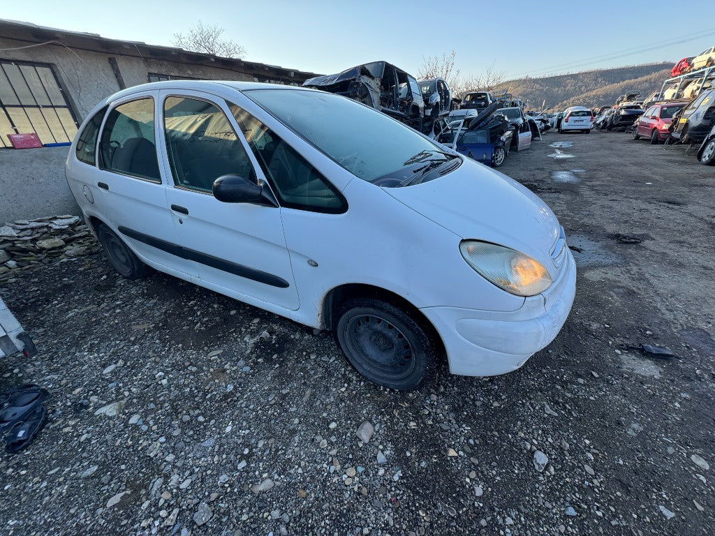 Dezmembram Citroen Xsara Picasso 2003 2.0 HDI RHY