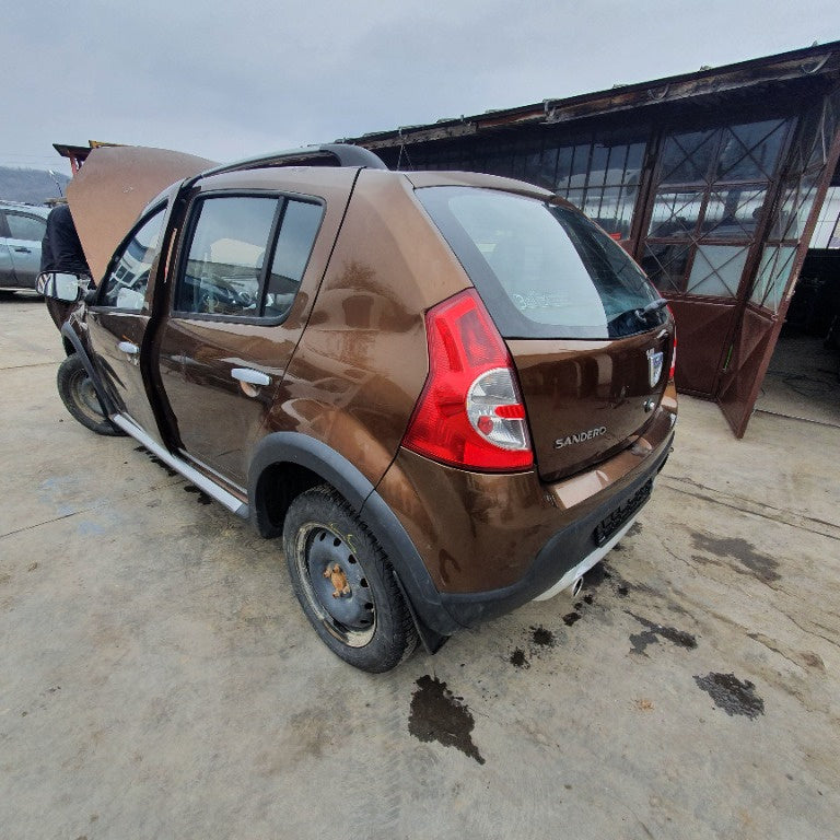 Dezmembram Dacia Sandero 1.6 b euro 5