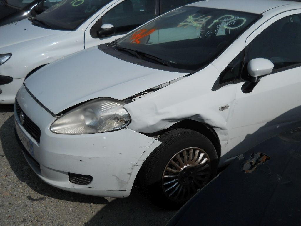 DEZMEMBRAM FIAT GRANDE PUNTO 2006 1.2 BENZINA CARSERO SECOND HAND BACAU IASI