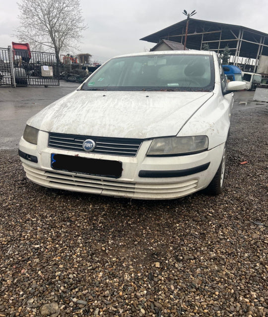 Dezmembram Fiat Stilo [2001 - 2010] Hatchback 5-usi 1.6 MT (103 hp)