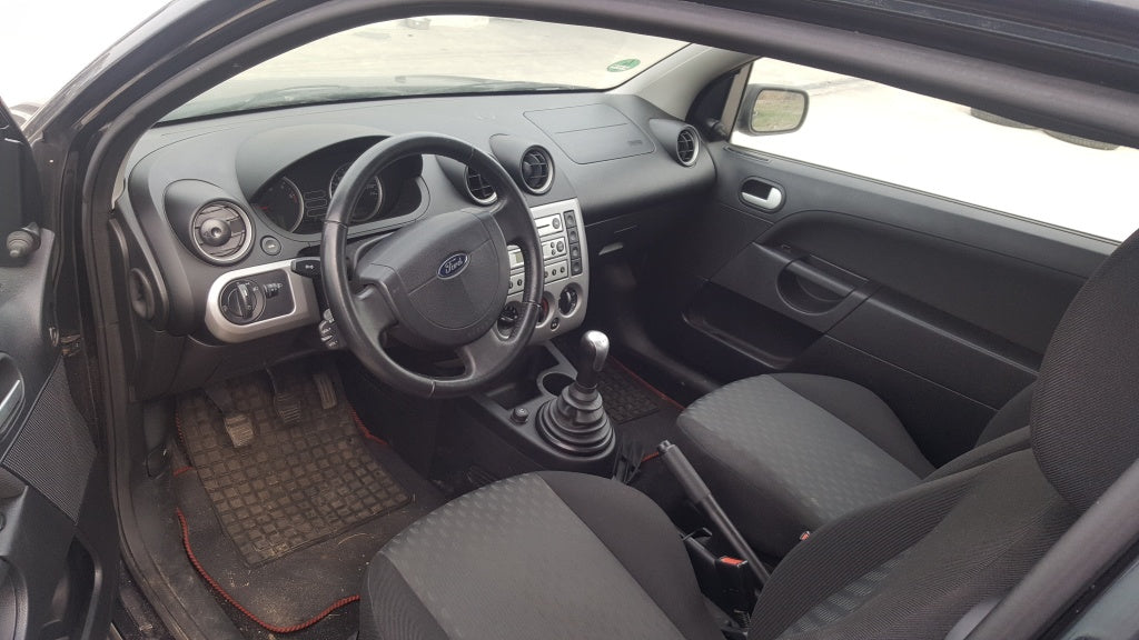 Dezmembram ford fiesta 2006 1.6 tdci