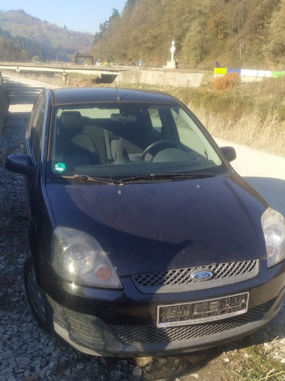 Dezmembram Ford Fiesta an fabricatie 2006 motor 1.3 benzina