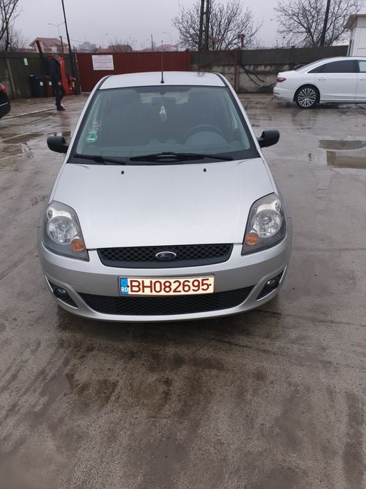 Dezmembram ford fiesta Mk6 1.4 benzina manual 5+1 trepte.motor cutie