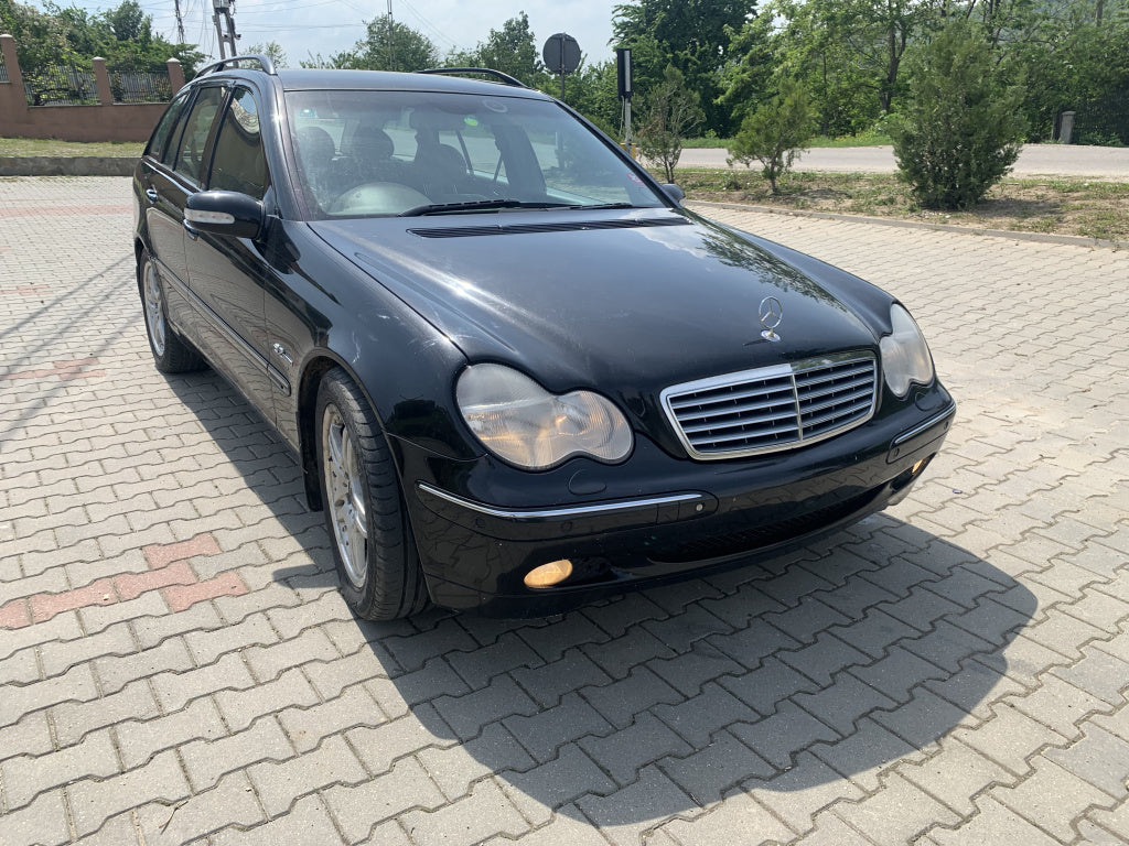 Dezmembram Mercedes Benz Clasa c w203 3.2 AMG