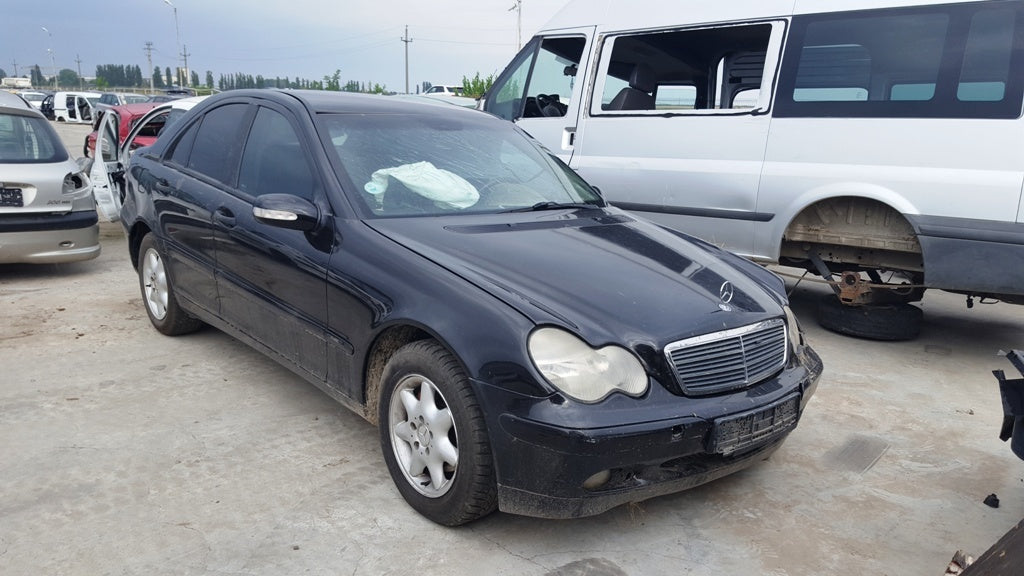 Dezmembram Mercedes C-Class - W203 - berlina - 2003 - 2.2cdi