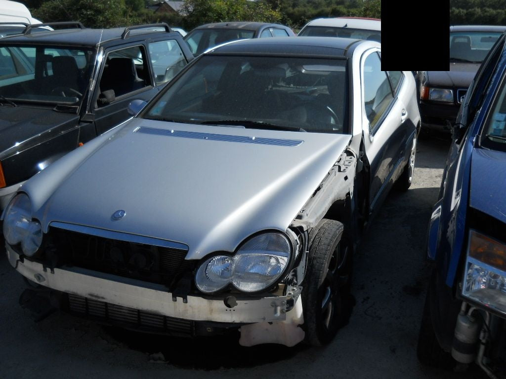 DEZMEMBRAM MERCEDES C220 CDI 2002 CARSERO SECOND HAND BACAU