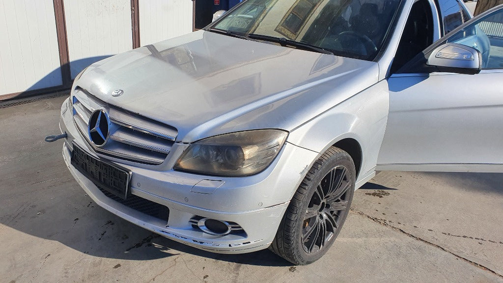 Dezmembram Mercedes C320d w204