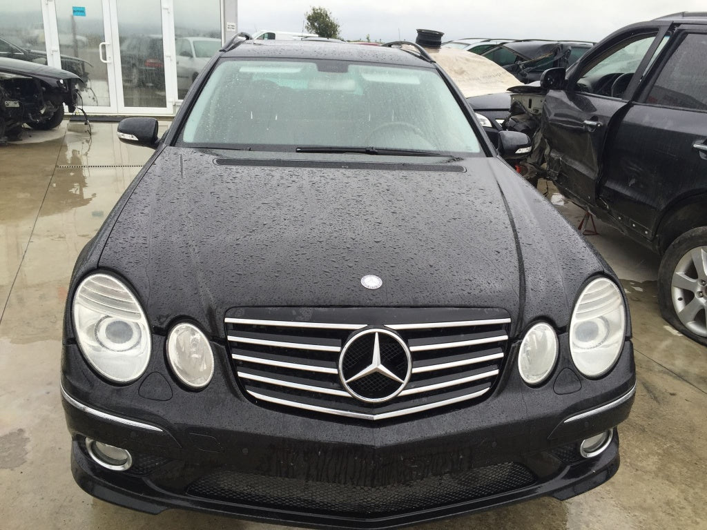 Dezmembram Mercedes E w211 Facelift