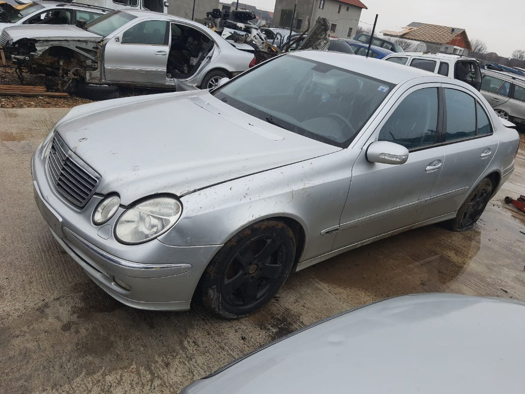 Dezmembram mercedes e270 w211 d