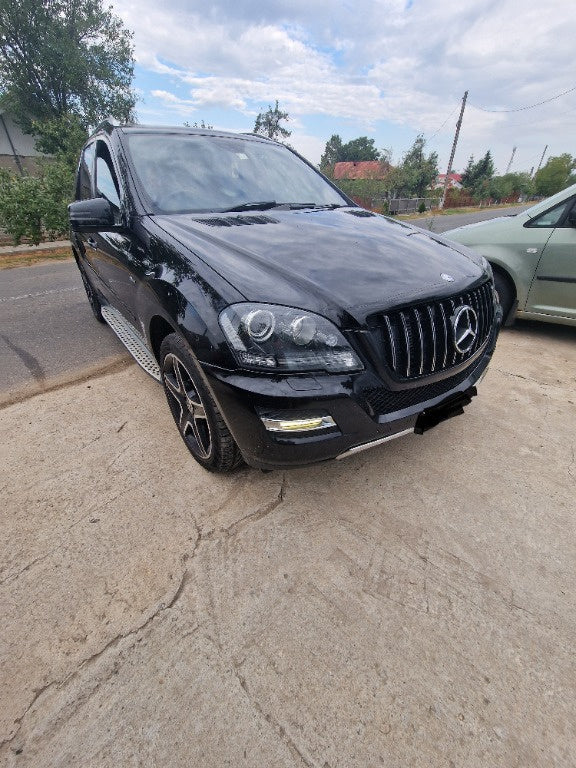 Dezmembram Mercedes ml w164 facelift ml 350 4matic 2011