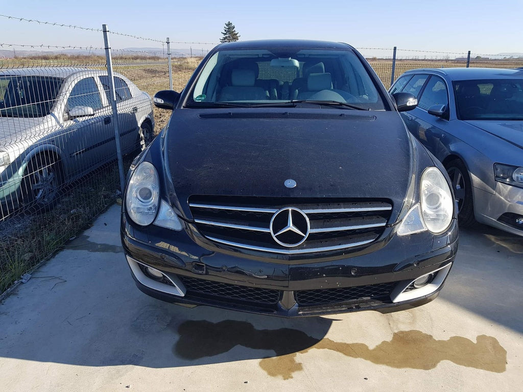 Dezmembram Mercedes R class 3.0 CDI V6 4Matic Perne aer