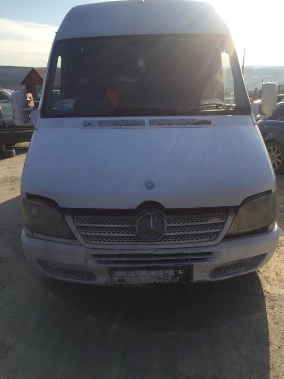 Dezmembram mercedes sprintar 2,2 cdi tipul motor 661.981 anul 2004