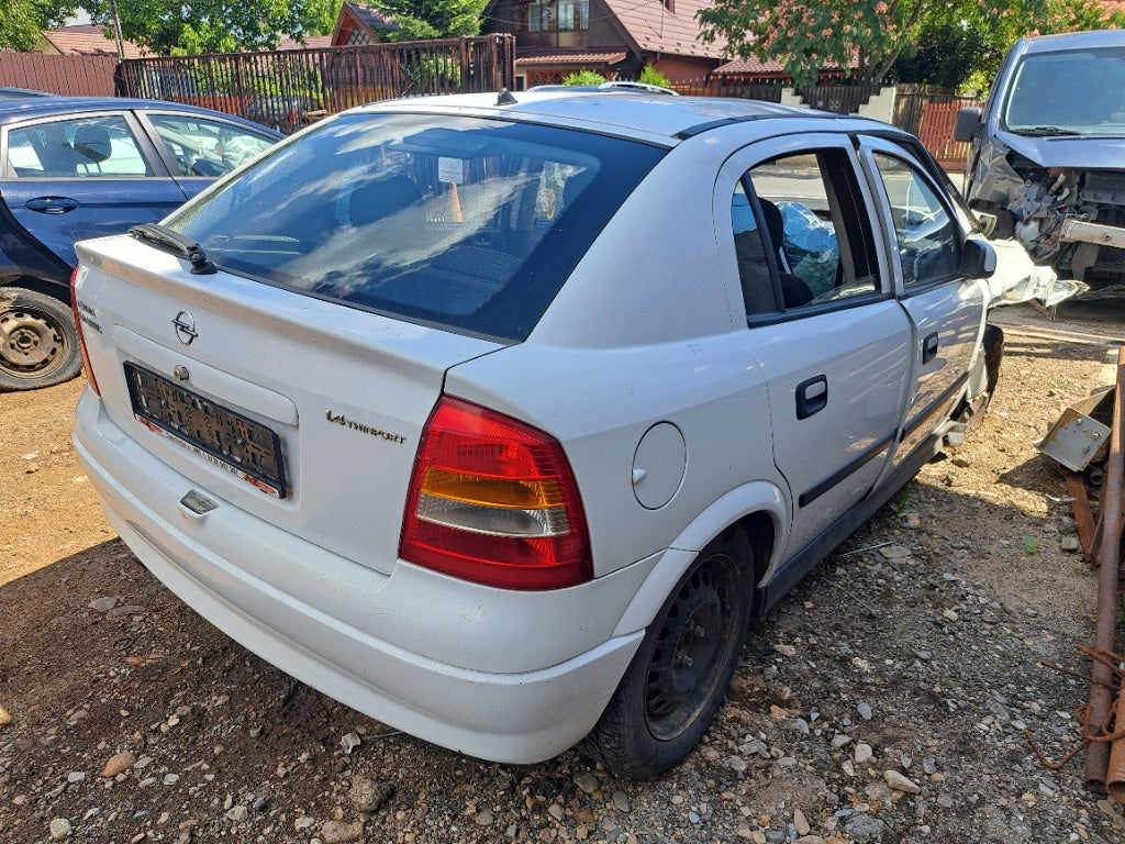 Dezmembram Opel AStra G hatchback z14xep
