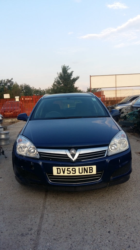 Dezmembram Opel Astra H Caravan an 2010 motor 1.7cdti 110cp cod Z17DTJ cutie 6+1 trepte