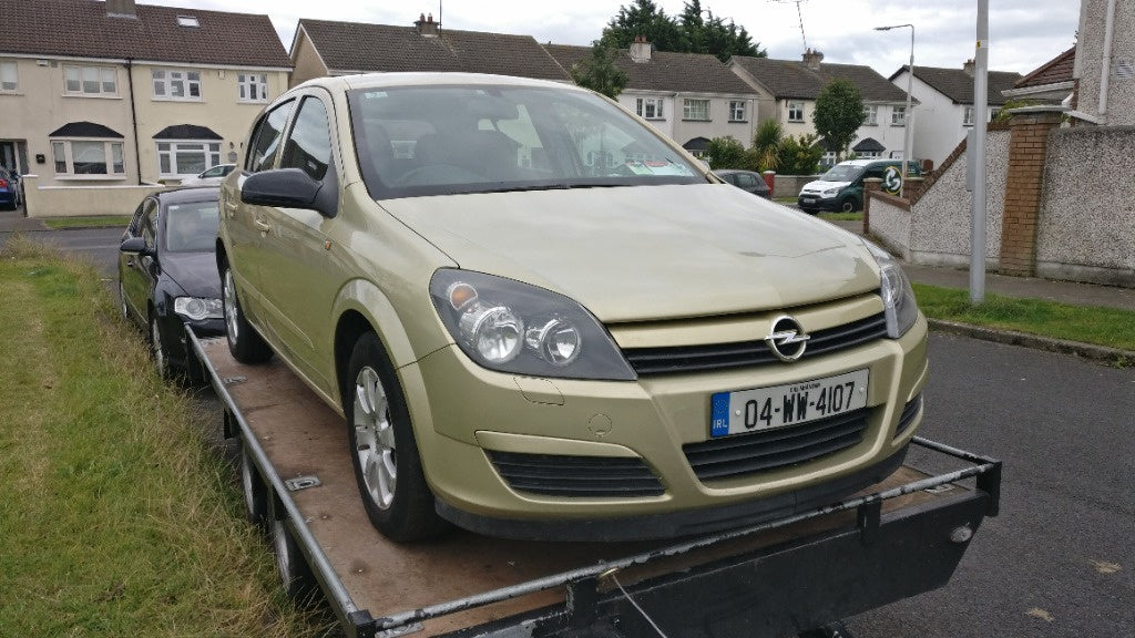 Dezmembram Opel Astra H Hatchback