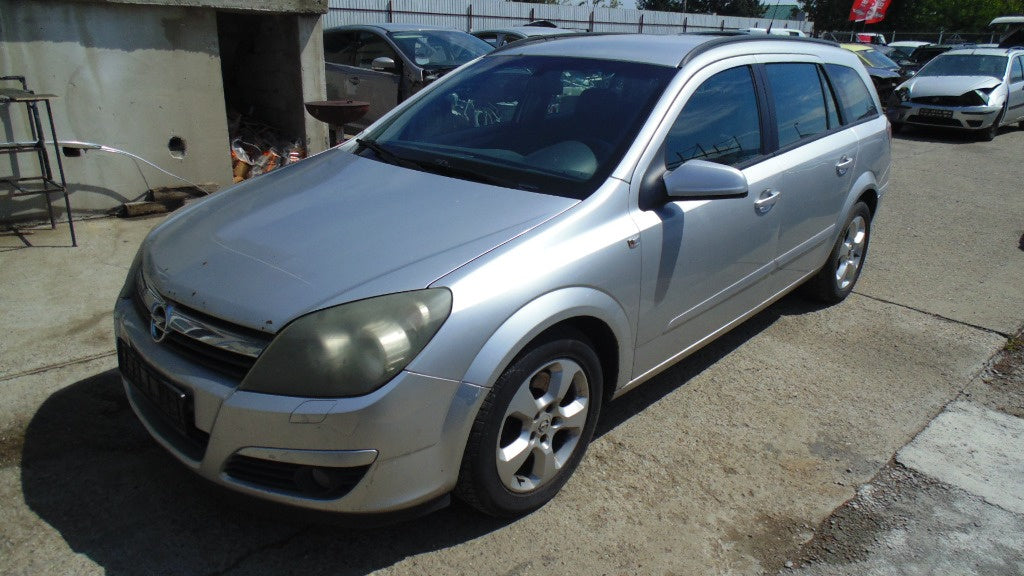 Dezmembram Opel Astra H motor 1.9 cdti cod Z19DT