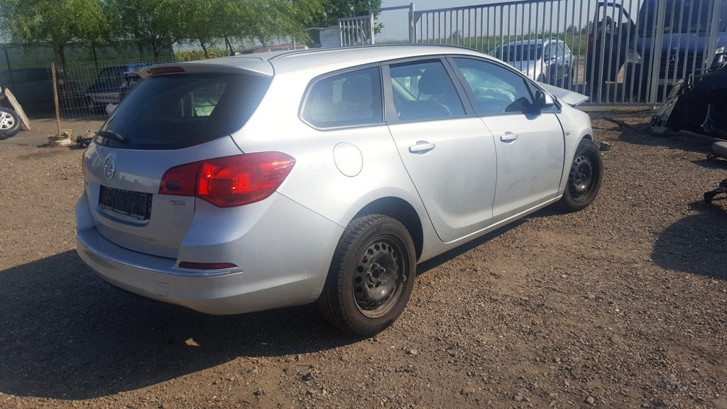 Dezmembram Opel Astra J - break - 2010 - 1.7diesel