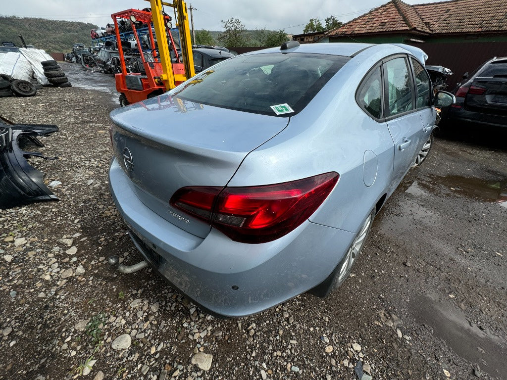 Dezmembram Opel Astra J Facelift 1.4 b 2017