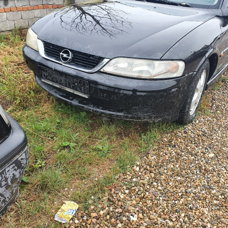 Dezmembram Opel Vectra din 2001