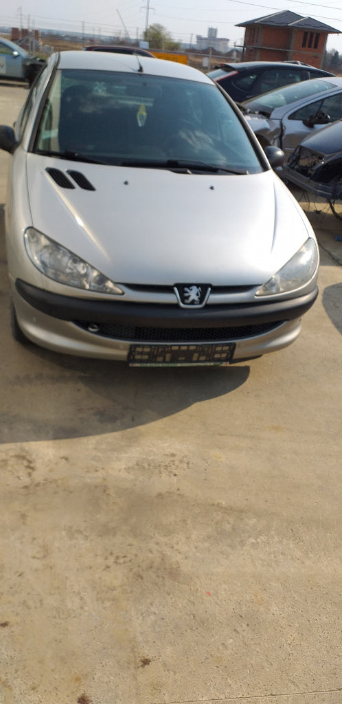 Dezmembram Peugeot 206 1.4 HDI cod motor 8HX, an fabricatie 2004