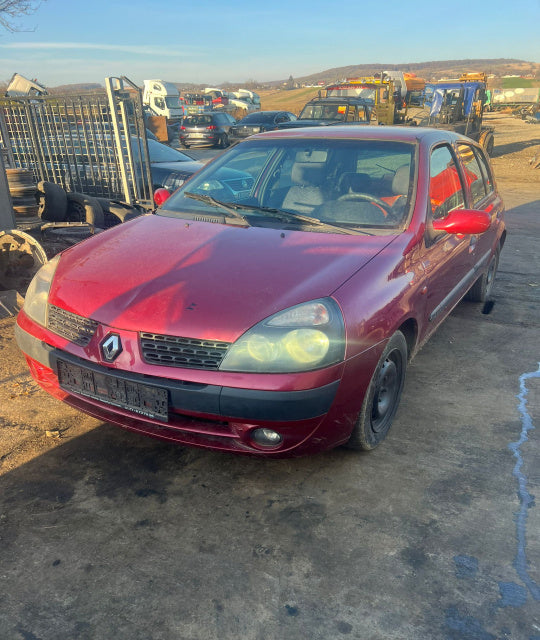 Dezmembram Renault Clio 2 [1998 - 2005] Hatchback 5-usi 1.4 MT (98 hp)