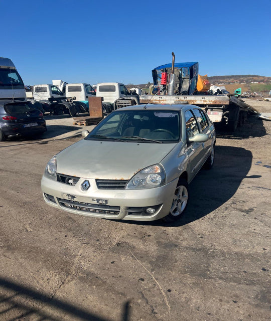 Dezmembram Renault Clio 2 [facelift] [2001 - 2005] Symbol Sedan 1.5 dCi MT (65 hp)