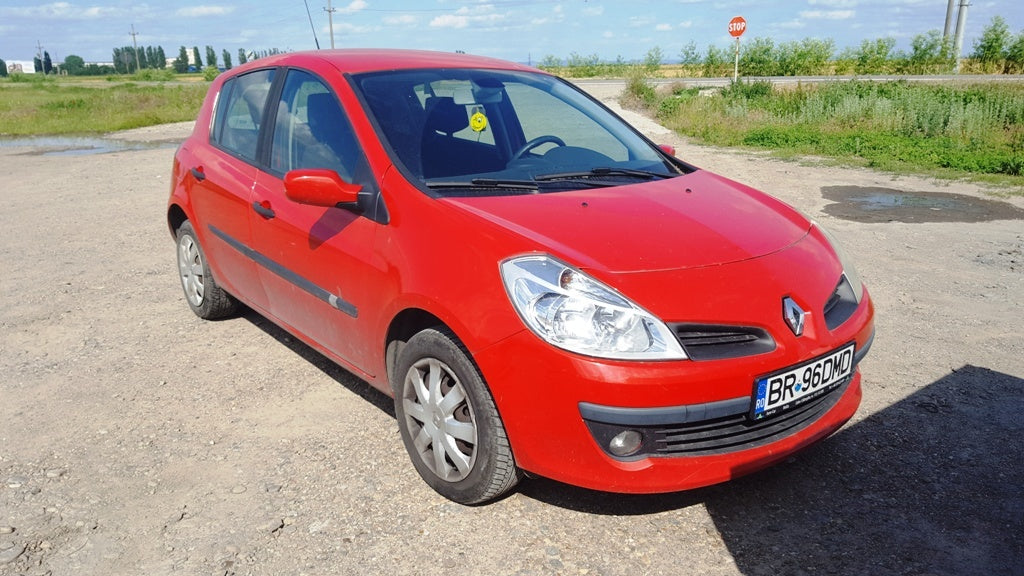 Dezmembram Renault Clio 3 - hatchback - 1.4i - 2006