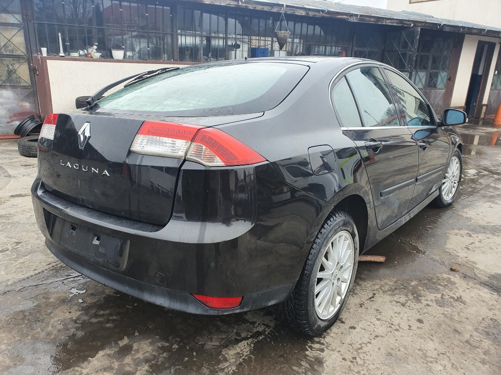 Dezmembram Renault Lagun 3 2.0 b 2007-2012