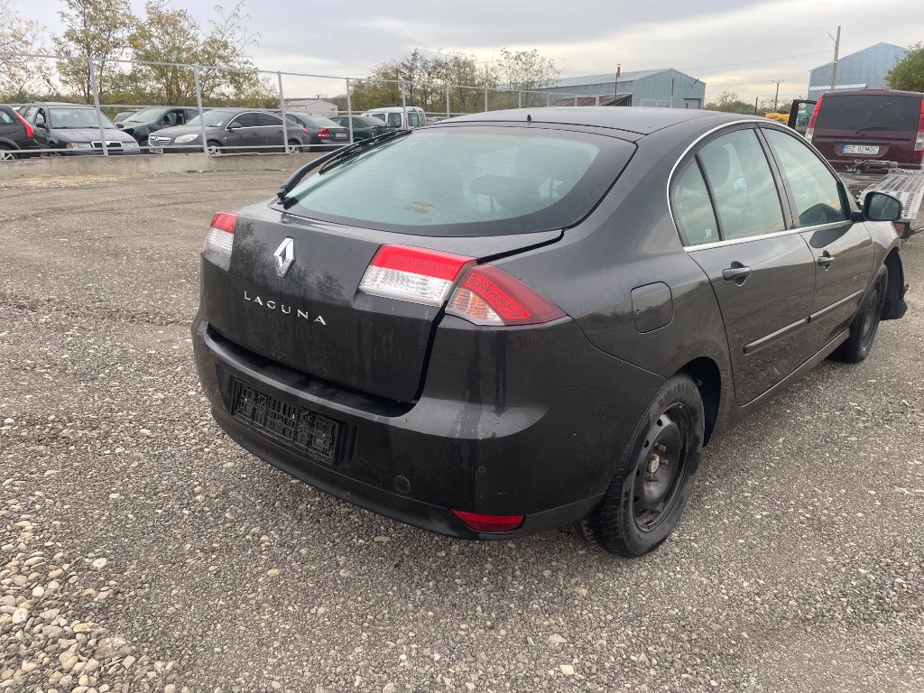 Dezmembram Renault Laguna 3 2.0 b 2007-2012