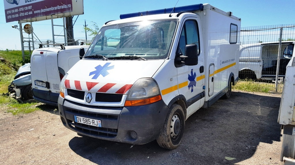Dezmembram Renault Master - 3.0diesel - 2003 - ZD3-200