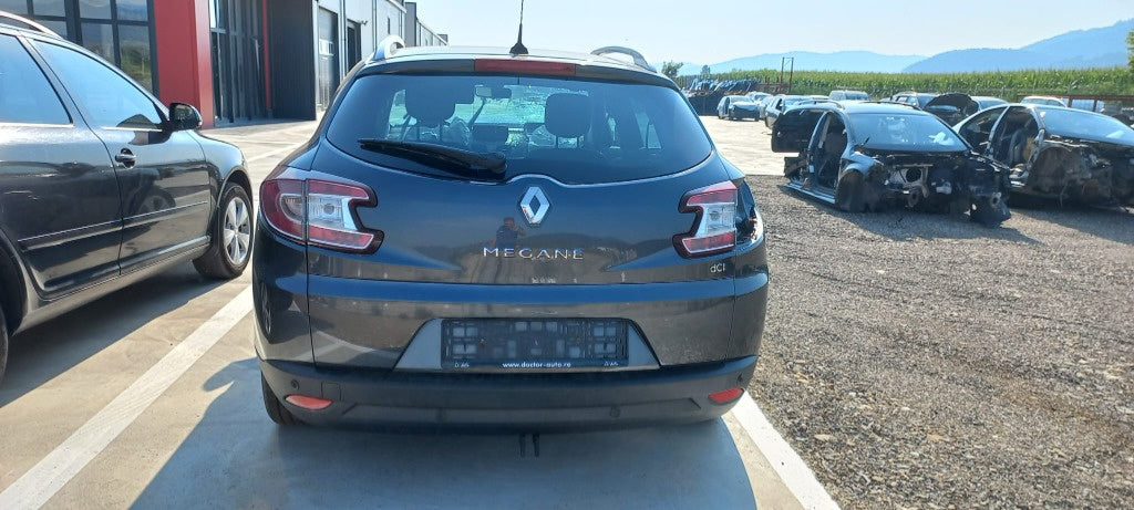 Dezmembram Renault Megane III 1.9 dCi F9Q 870 cod cutie ND4 001
