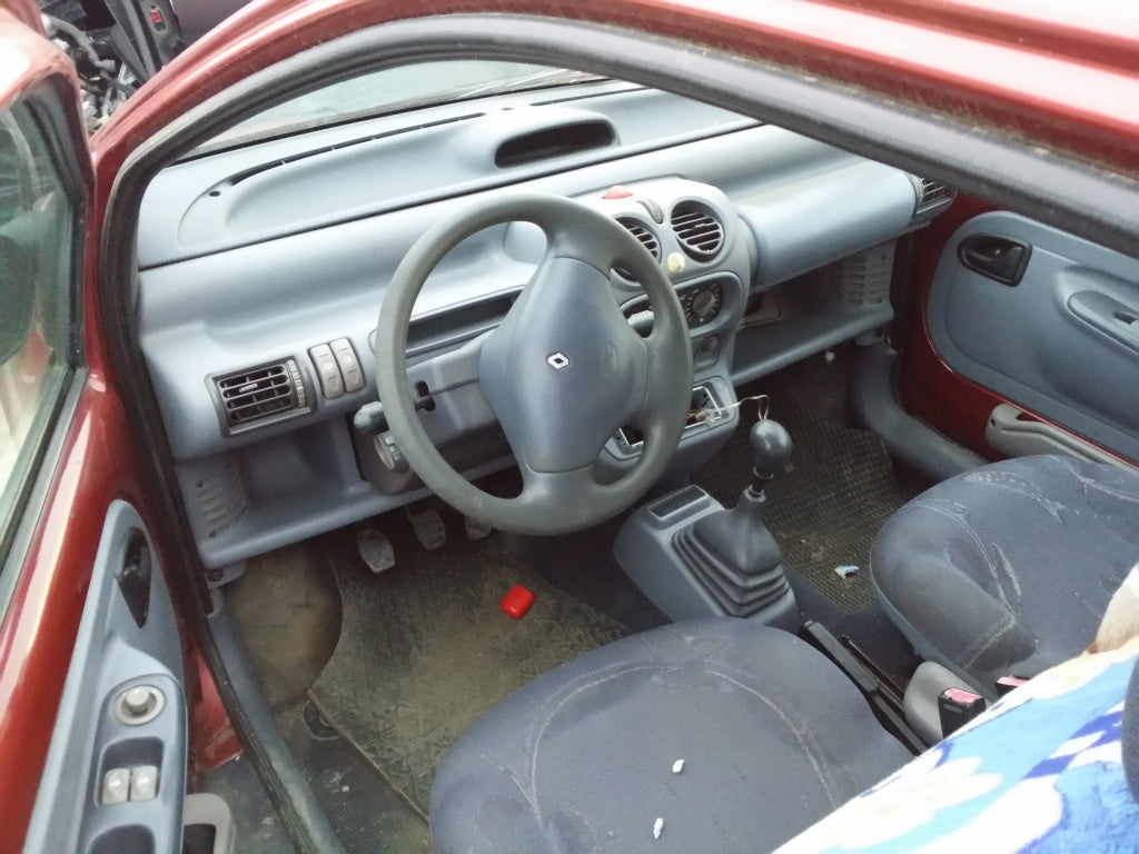 Dezmembram renault twingo 1.2 b 1998