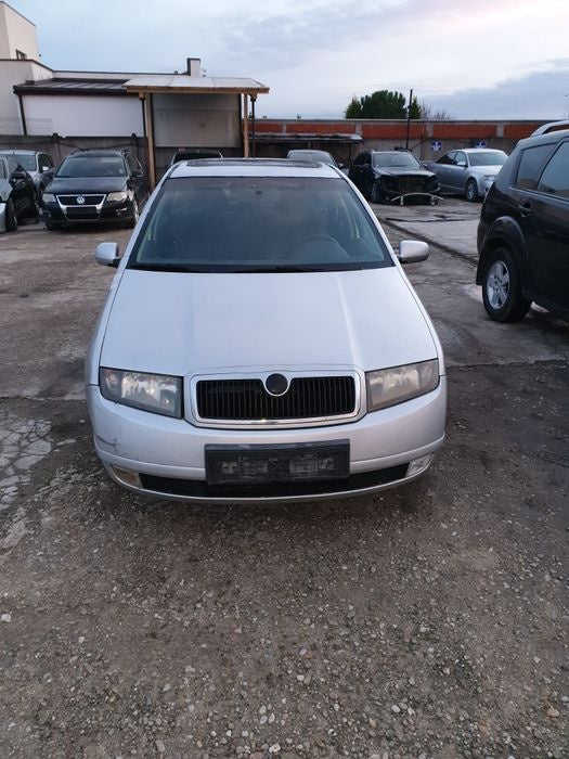 Dezmembram skoda fabia 1 break 1.2 16 valve cod motor AZQ.cutie far