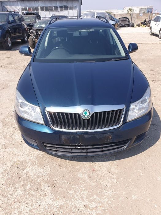 Dezmembram skoda octavia 2 facelift 1.6 tdi cay-c cutie manuala LHW