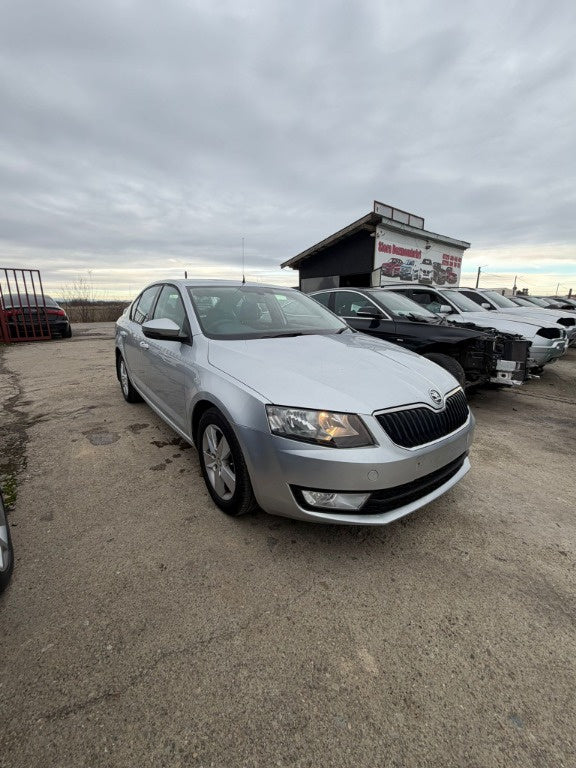 Dezmembram Skoda Octavia 3 ,motor 1.6 tdi 105 cp ,CAY , cutie MANUALA