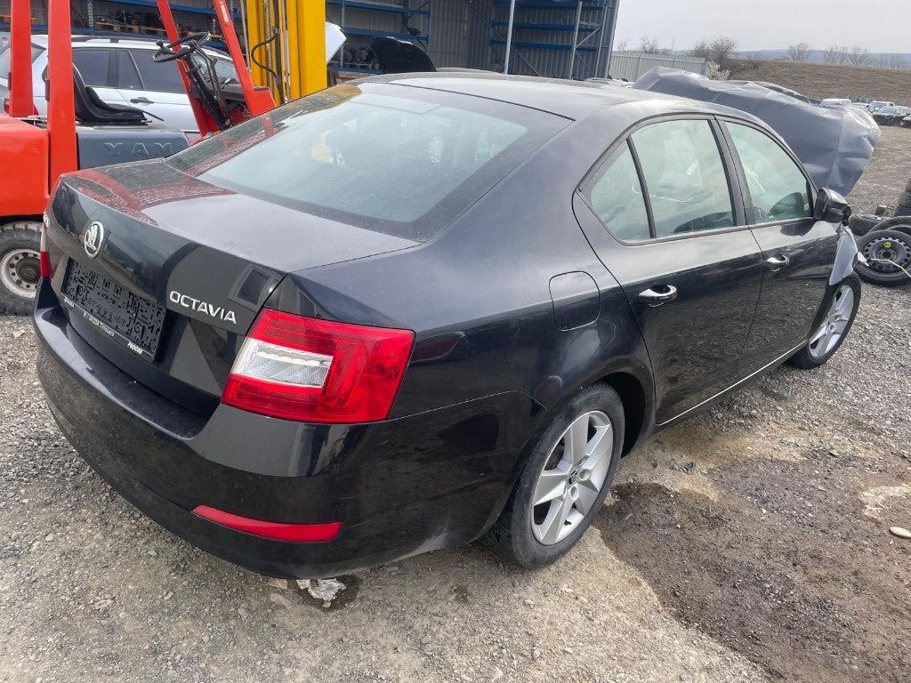 Dezmembram Skoda Octavia berlina 3 1.6 tdi CLH