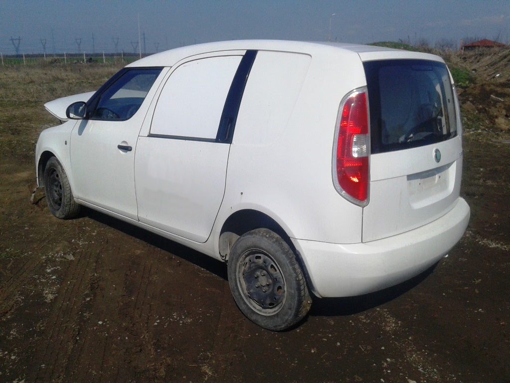 Dezmembram Skoda Roomster Praktik - 2008 - 1.2benzina