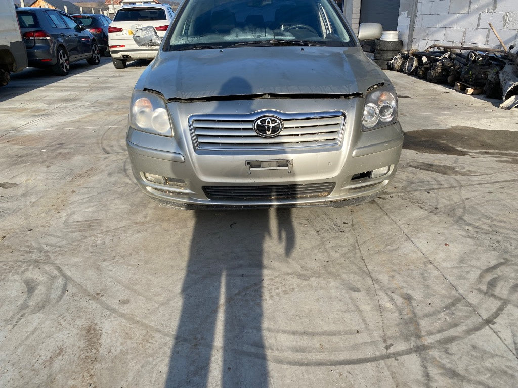 Dezmembram Toyota Avensis 2.0 D cod 1CDFTV cutie manuală 5+1 an 2003 Berlină