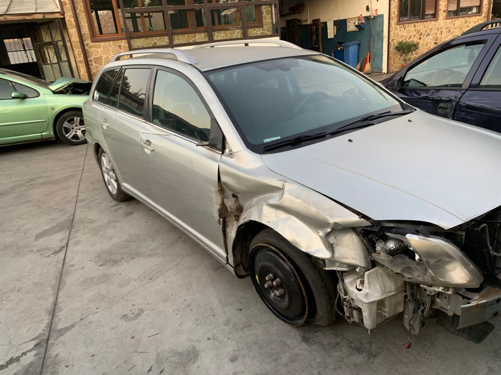 Dezmembram Toyota Avensis t25 2.0 d 116cp
