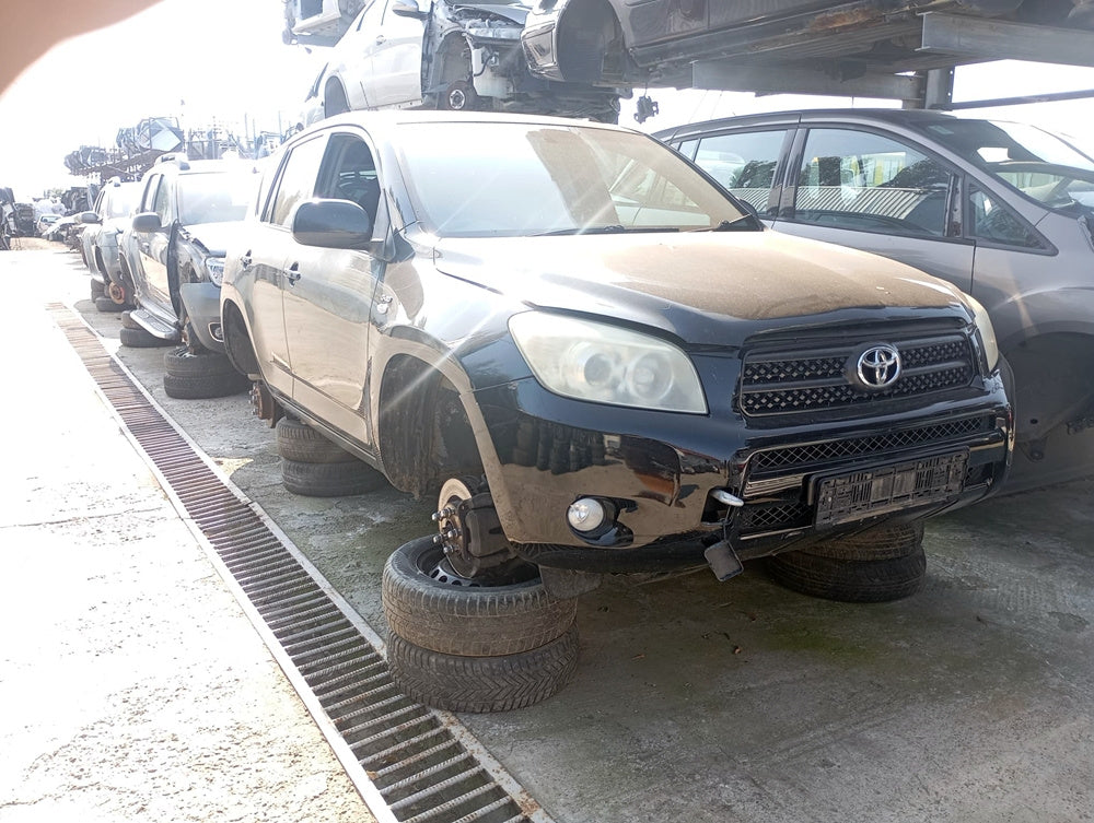 DEZMEMBRAM TOYOTA RAV 4 2.2 DIESEL 4X4 ,AN 2005-2009 !