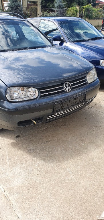 Dezmembram Volkswagen Golf Combi din 2004