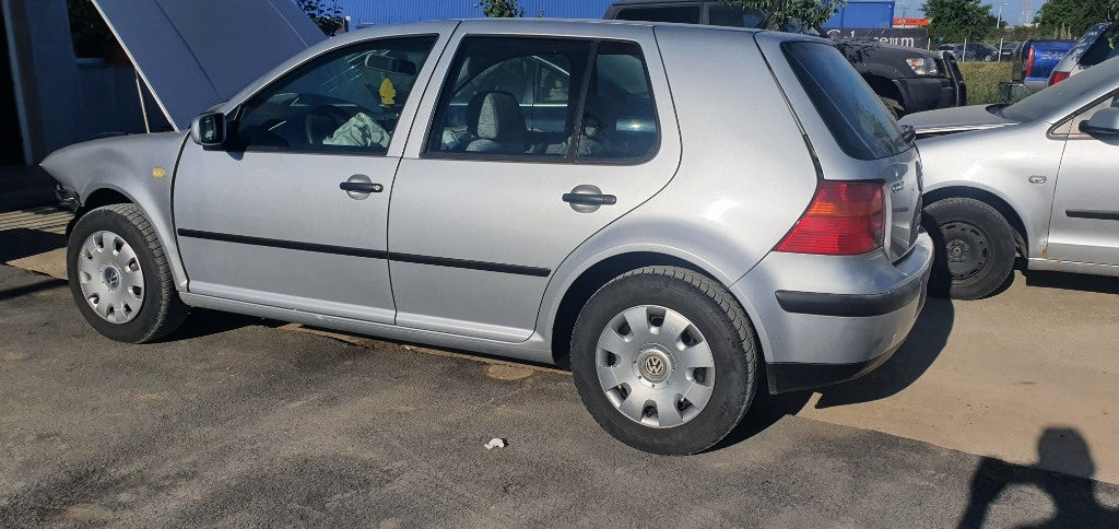 Dezmembram Volkswagen Golf din 2001