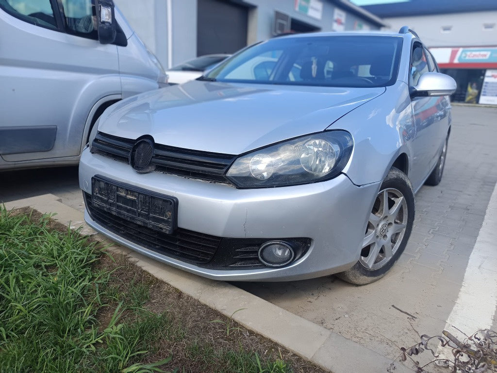 Dezmembram Volkswagen Golf VI Combi 1.6 CAYC, manual