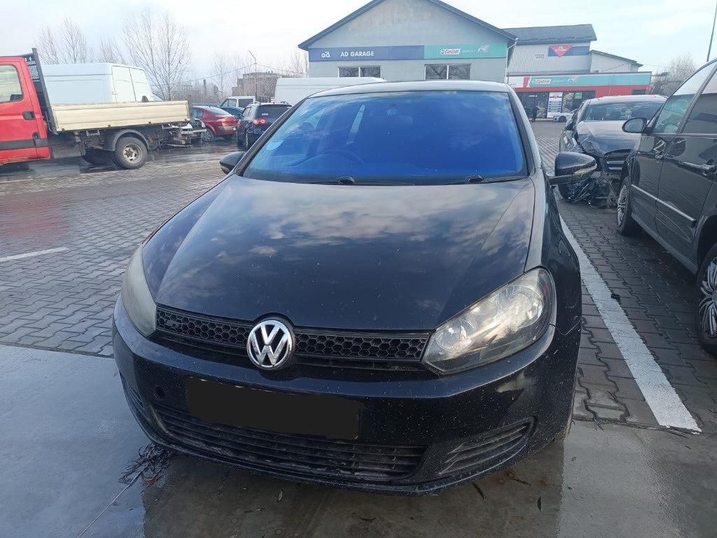 Dezmembram Volkswagen Golf VI hatchback 1.4 benzina Cod motor: CGGA, cutie manuala